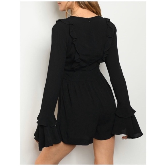 ☀️BLACK RUFFLED CUFFS ROMPER - Picture 4 of 7